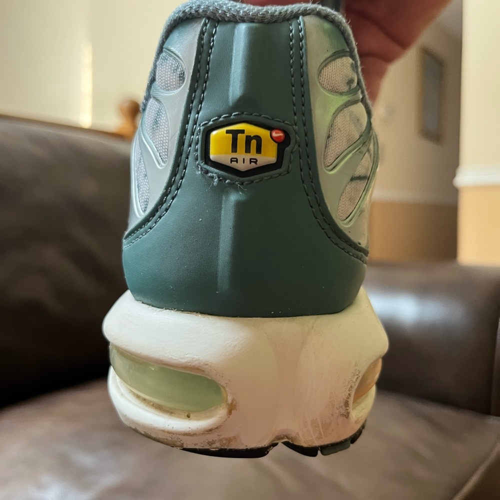 Nike Women’s Sneakers - Picture 4 of 4